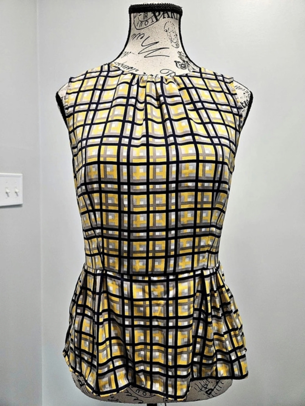 Banana Republic Geometric Sleeveless Blouse in Yellow & Black Size 6 Like New